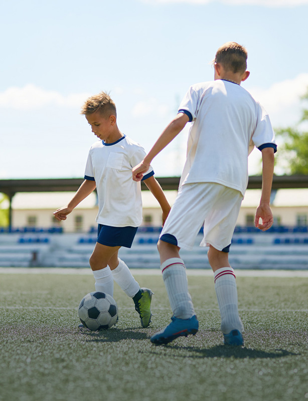 Dominiq - doprava pre športové kluby - mladí futbalisti hrajúcu futbal